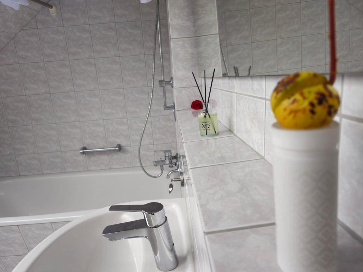 Sauna - Massage -Bodensee-Cinema Feeling- Home Sharing - Parking - Kueche Radolfzell am Bodensee Zewnętrze zdjęcie